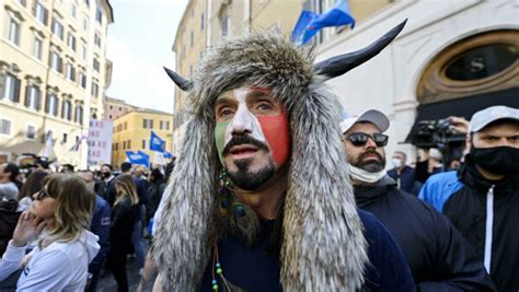 hermes ferrari ristoranti|Chi è Hermes Ferrari, lo “sciamano di Montecitorio” in  .